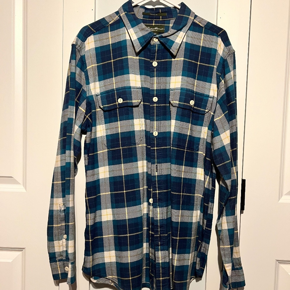 Men's Eddie Bauer Classic Fit Flannel (L)